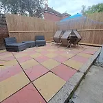 Family London Luxe House With 4 Bedrooms In London Suitable For Family Visits, Contractor Stays With Close Proximity To The Underground Station With 25Mins Into Central London