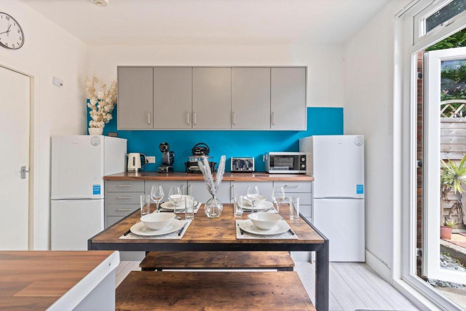 Hébergement de vacances Family Luxe House With 4 Bedrooms In Suitable For Family Visits, Contractor With Close Proximity To The Underground Station With 25mins Into