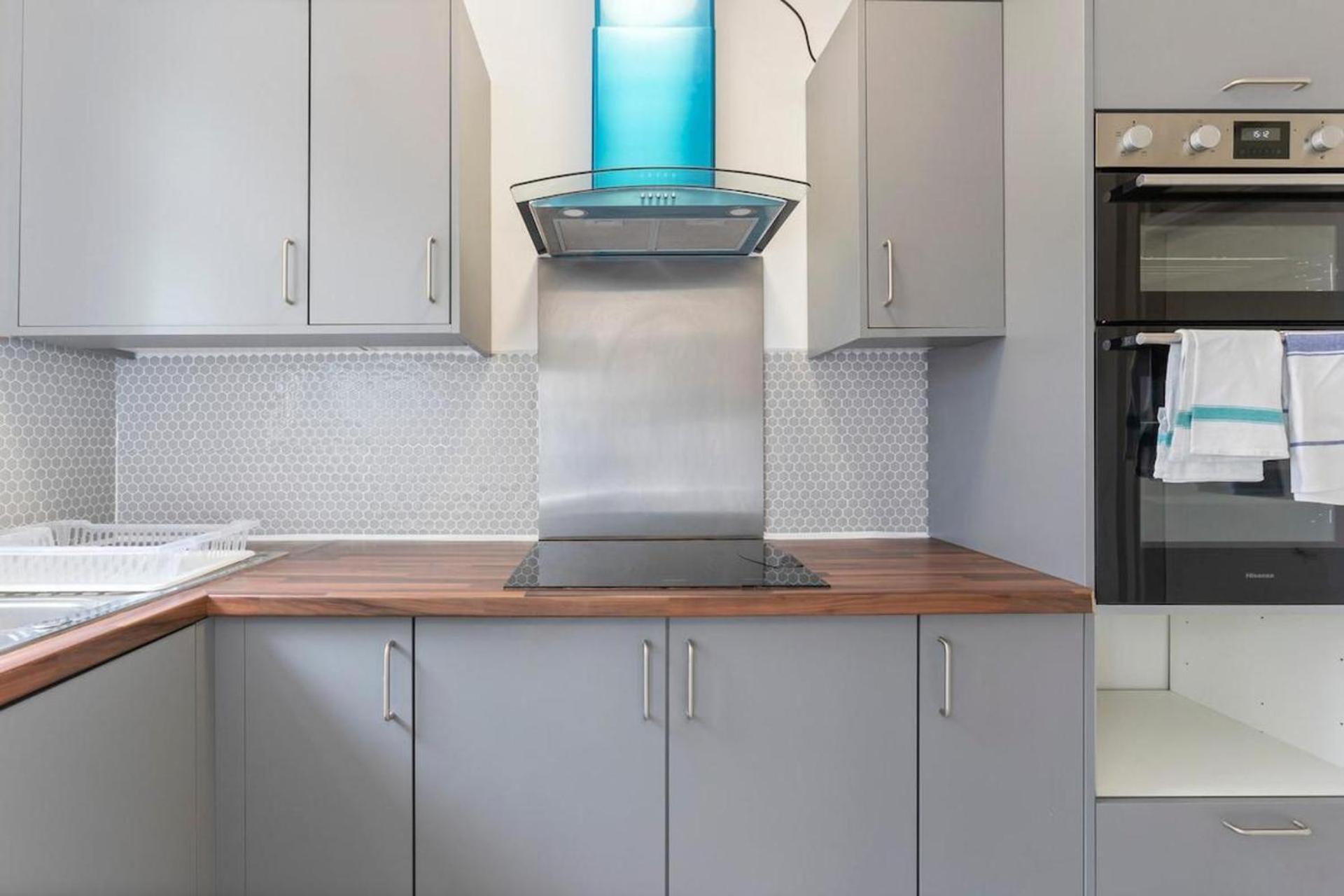Family Luxe House With 4 Bedrooms In Suitable For Family Visits, Contractor With Close Proximity To The Underground Station With 25mins Into Hébergement de vacances Londres