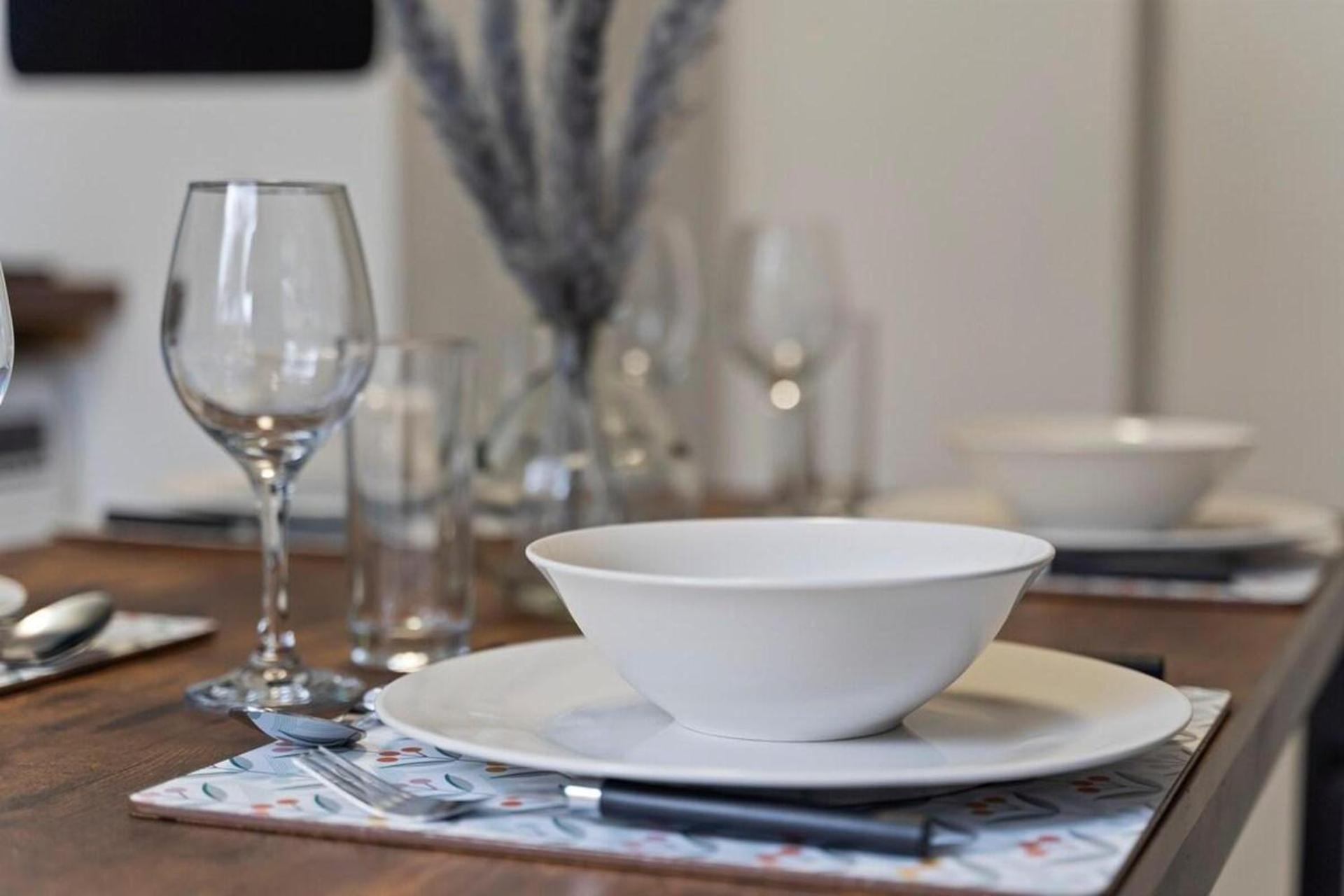Family Luxe House With 4 Bedrooms In Suitable For Family Visits, Contractor With Close Proximity To The Underground Station With 25mins Into Hébergement de vacances Londres