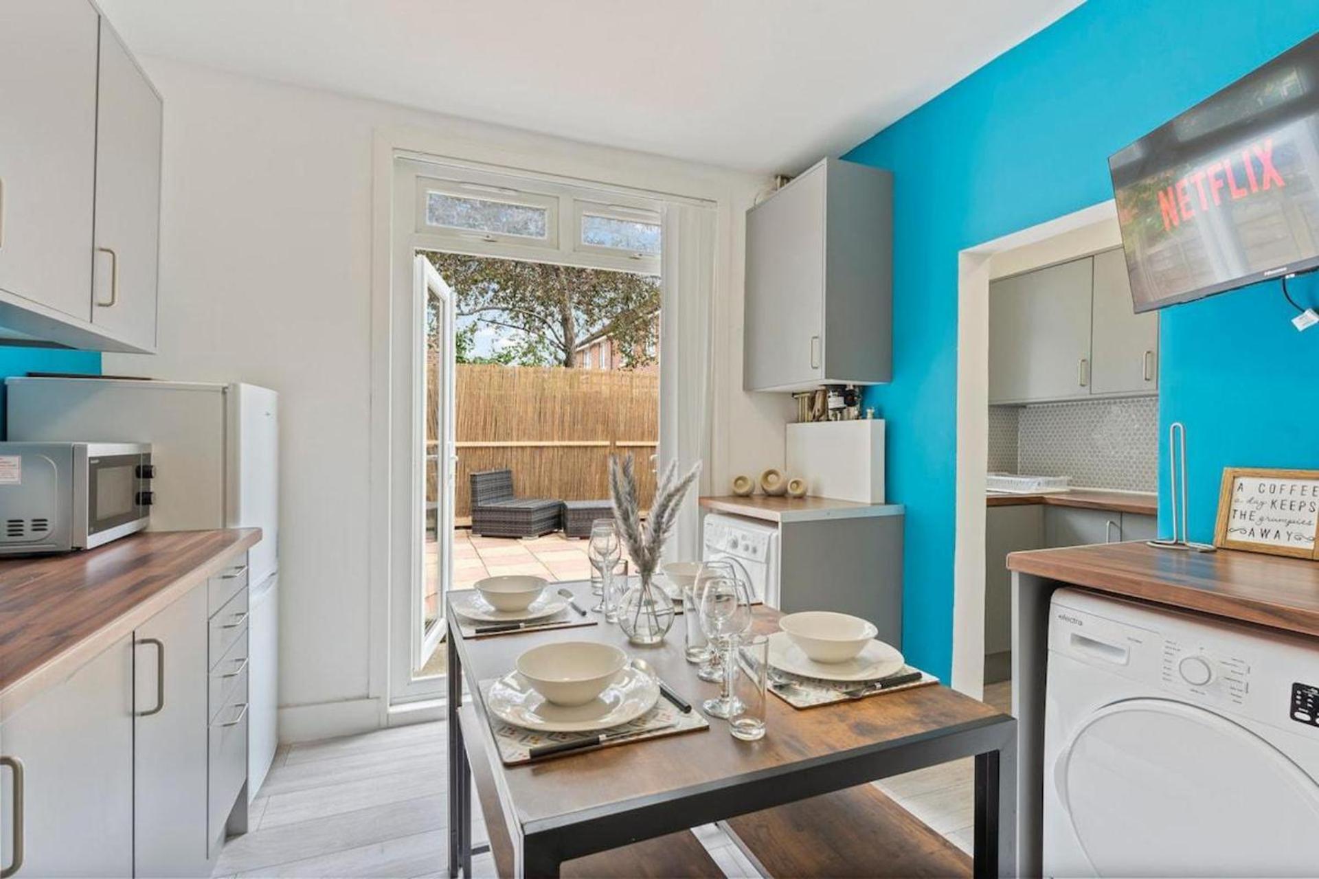 Hébergement de vacances Family Luxe House With 4 Bedrooms In Suitable For Family Visits, Contractor With Close Proximity To The Underground Station With 25mins Into *