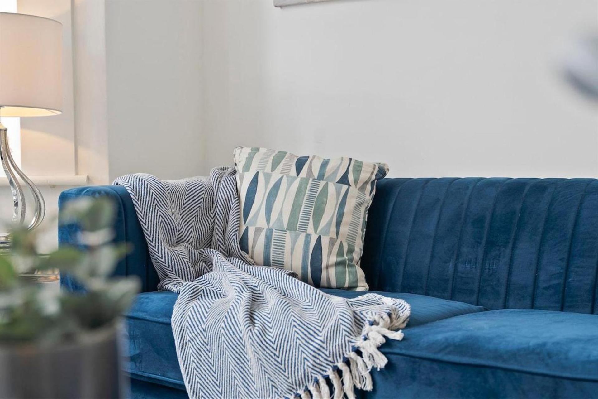 Family Luxe House With 4 Bedrooms In Suitable For Family Visits, Contractor With Close Proximity To The Underground Station With 25mins Into Londres