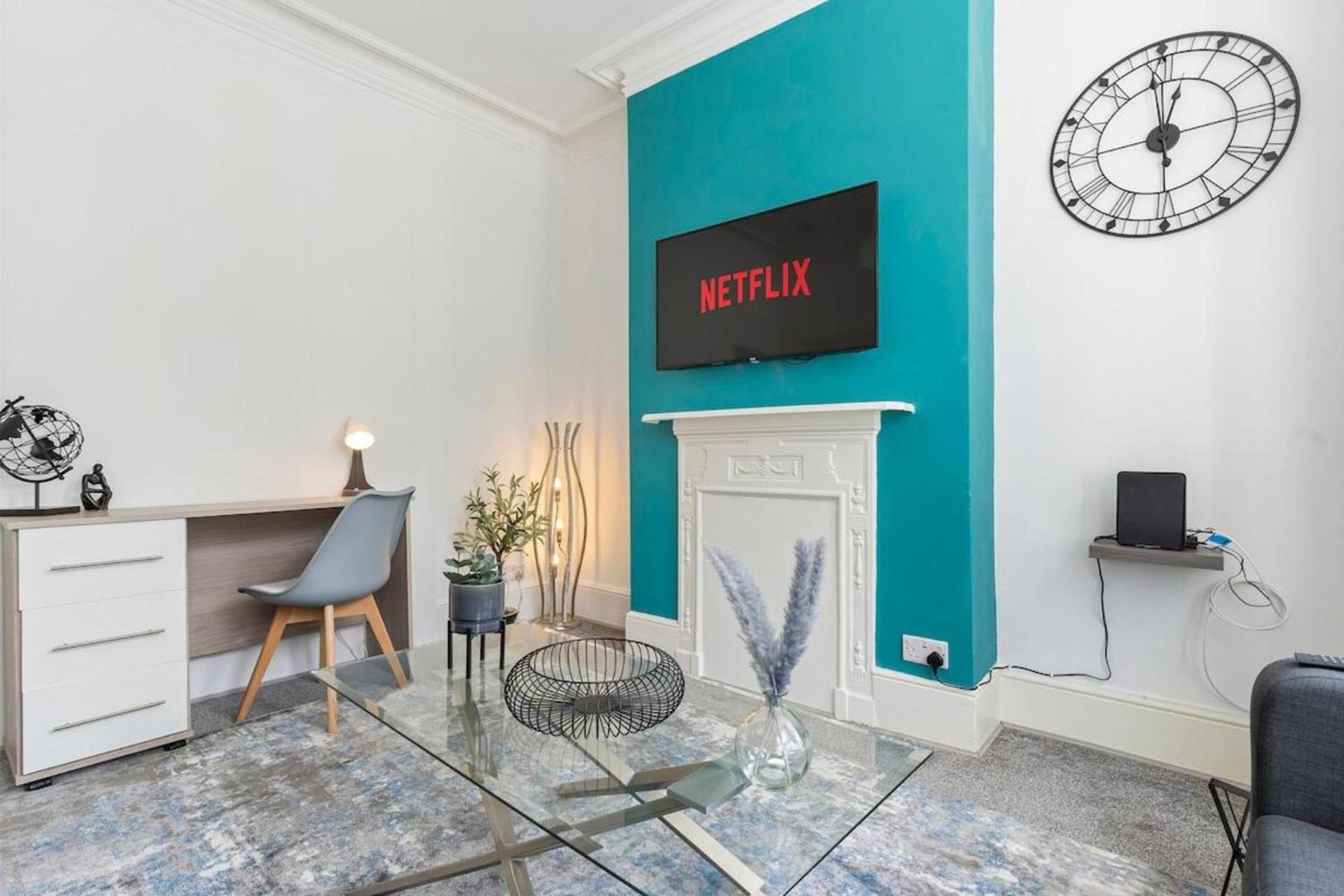 Hébergement de vacances Family Luxe House With 4 Bedrooms In Suitable For Family Visits, Contractor With Close Proximity To The Underground Station With 25mins Into *