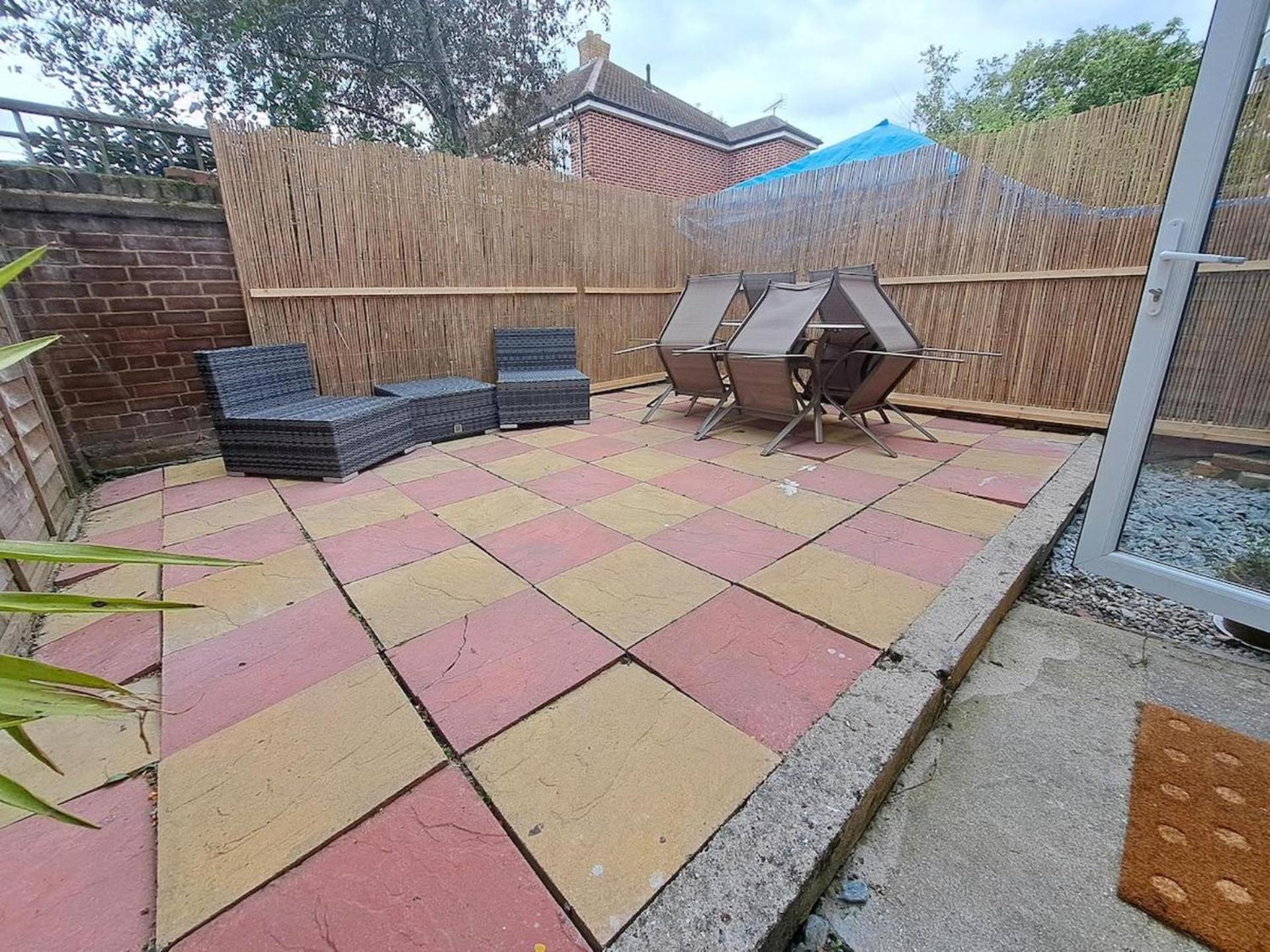 Family Luxe House With 4 Bedrooms In Suitable For Family Visits, Contractor With Close Proximity To The Underground Station With 25mins Into Hébergement de vacances *